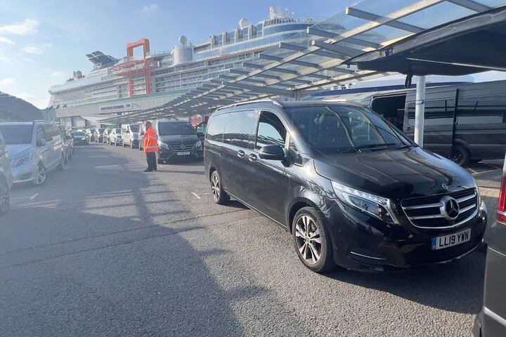 Stress-Free Southampton to Gatwick Transfer: Private & Punctual