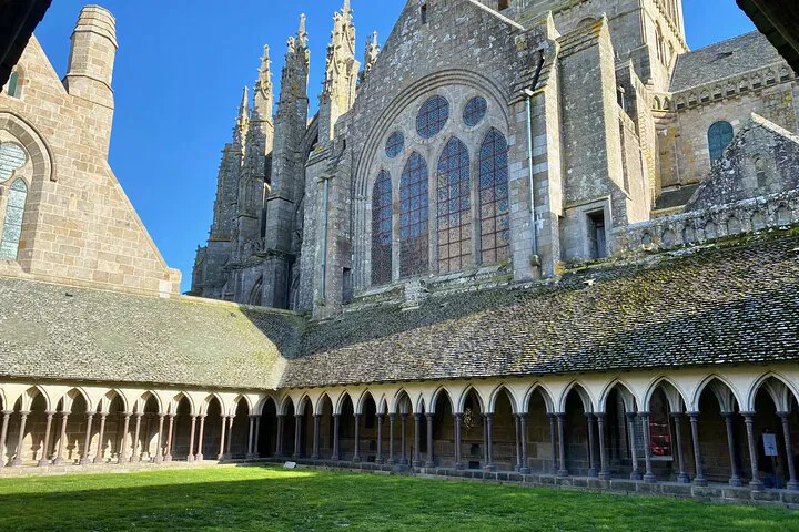 Paris to Mont Saint-Michel & Loire Castles: A Whirlwind 2-Day Private Tour