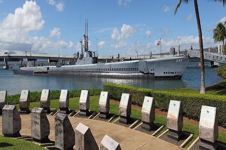 Oahu Adventure: Pearl Harbor & Island Tour from Maui