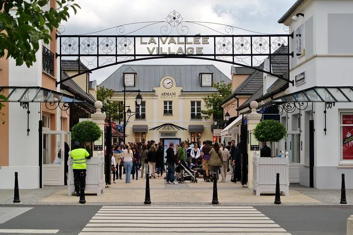 Paris to La Vallee Village: Your Exclusive Shopping Getaway!