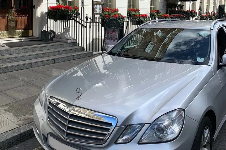 London Private Chauffeured Tour: Explore in Style & Comfort