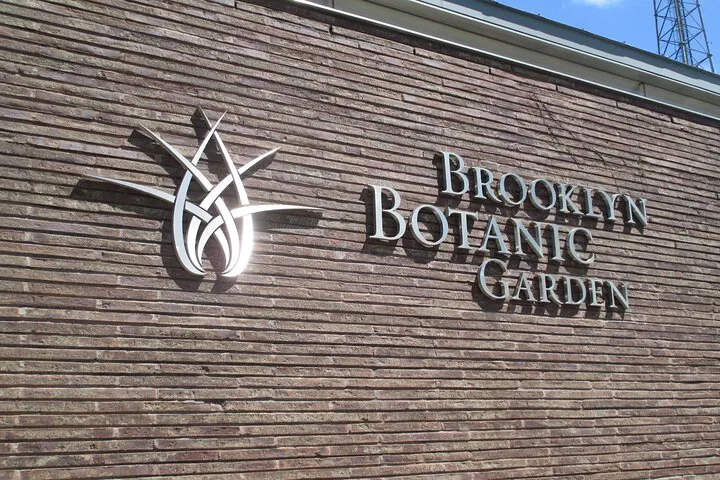 Brooklyn Scavenger Hunt: Explore Hidden Gems & History!