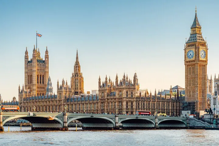 London in a Day: Customizable Sightseeing Adventure with a Local