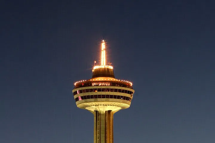 Niagara Falls Night Spectacle: USA & Canada Border Lights Tour
