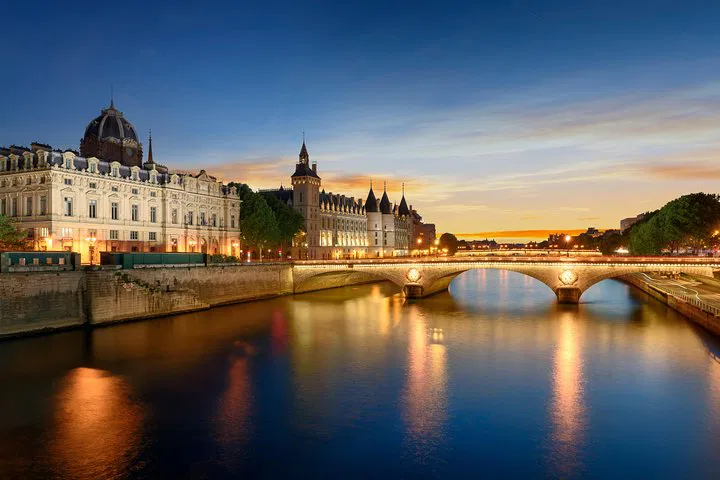 Discover Paris: A Personalized Walking Tour Through the City of Lights