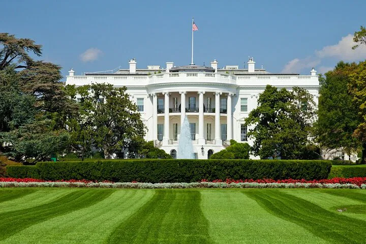 DC's Essential Landmarks: A Whirlwind Grand Tour Experience