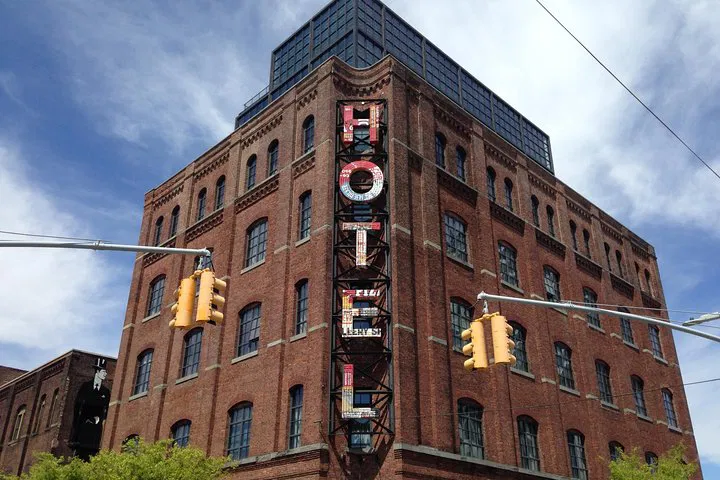 Uncover Brooklyn's Coolest Spots: A Williamsburg Walking Adventure
