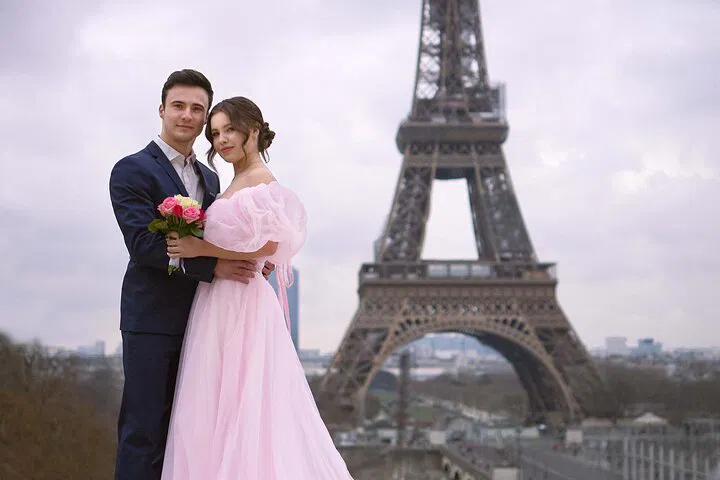 Parisian Dreams: Capture Your Fairytale with a Professional Photo Shoot