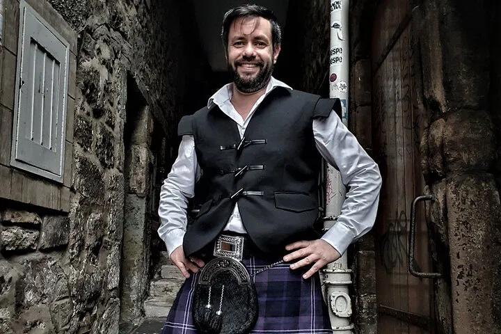Step Back in Time: An Immersive Highlander Experience in Edinburgh
