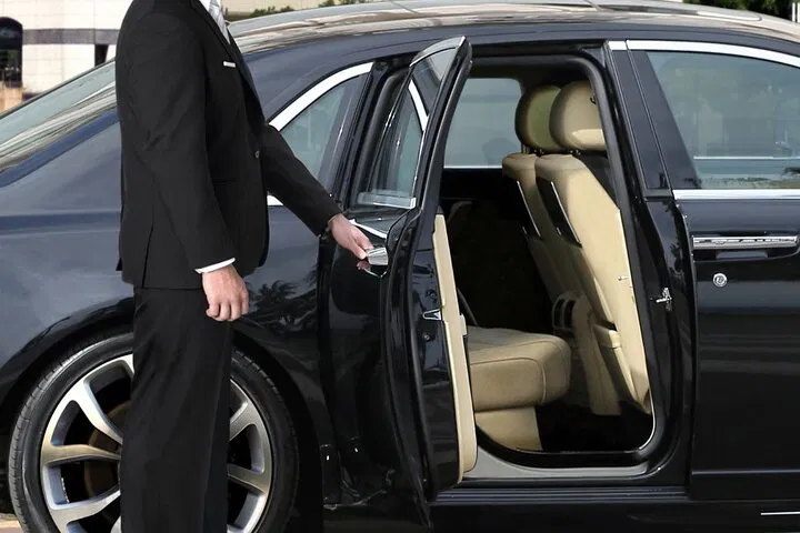 Stress-Free Riviera Travel: Private Transfer from Nice to St Tropez