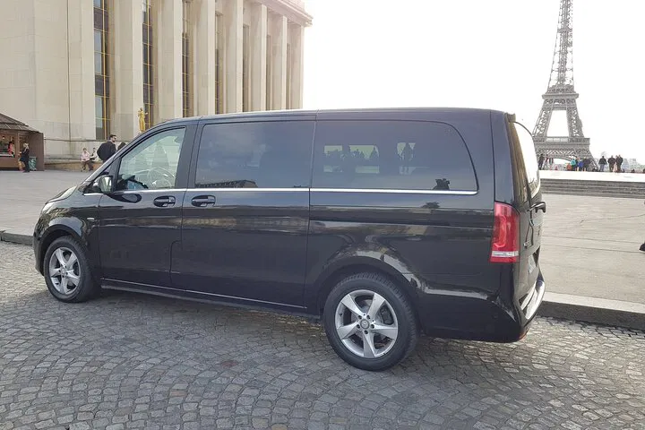 Paris Airport Transfer: Private Chauffeur to CDG
