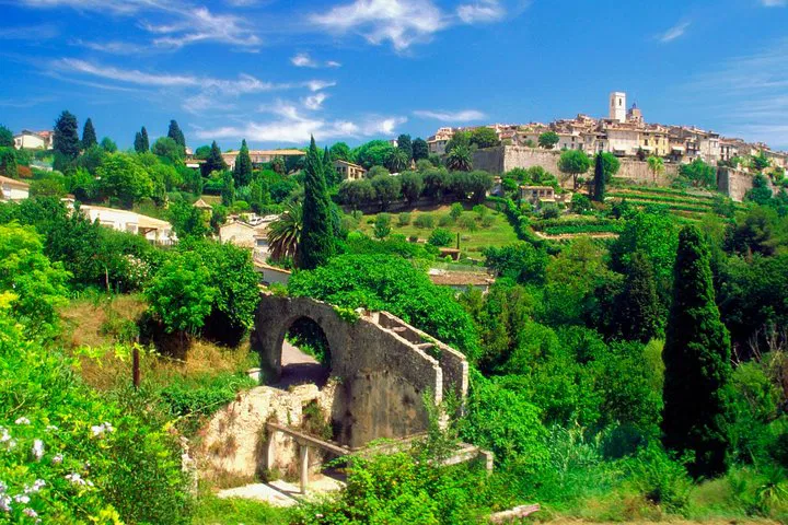 Unveiling Provence: A Luxurious Minivan Journey from Cannes