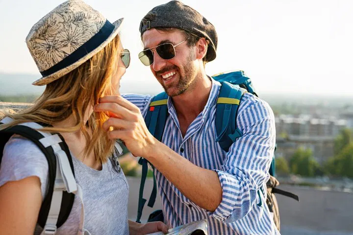 Romantic London Stroll: A Couple's Walking Tour Through History