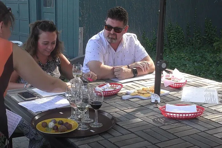 Niagara Wine Tour: Taste & Discover USA's Best!