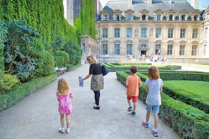 Marais & Jewish Quarter Family Tour: Paris Fun!
