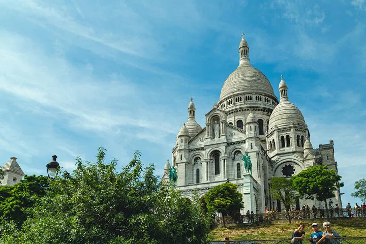 LGBTQ+ Paris: Rainbow Tour in Le Marais & Beyond!