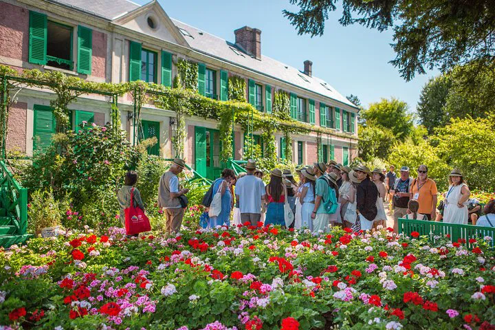 Giverny: Monet's Gardens Ticket & Paris Transport