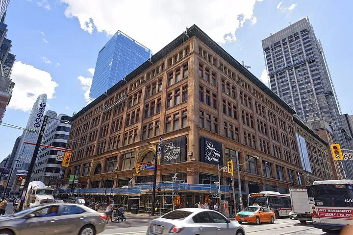 Toronto's Treasures: Unveiling the City with a Private Guided Tour