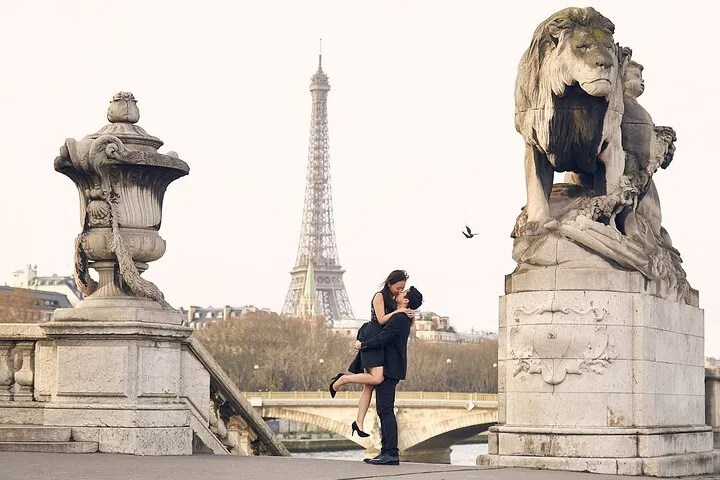 Paris Proposal: Eiffel Tower & Versailles Romantic Photo Shoot