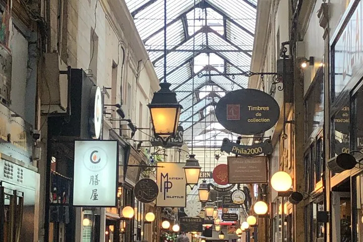 Uncover Paris's Hidden Passages: A Thrilling Track Game Adventure!