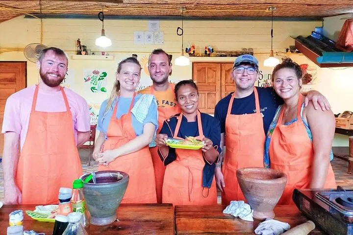 Ko Samui Culinary Adventure: Small Group Cooking Class & Market Tour