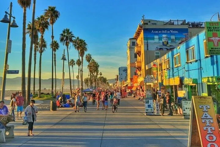 Unveiling LA's Gems: Your Personalized Car Tour Adventure