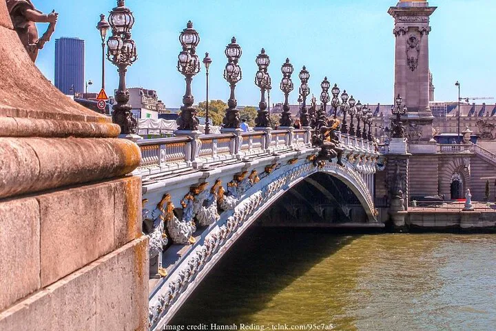 Discover Paris's Iconic Landmarks: A Personalized Half-Day Walking Adventure