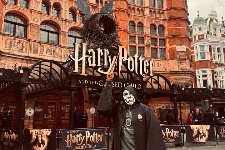 Unleash Your Inner Wizard: A Magical Harry Potter Tour in Spanish!