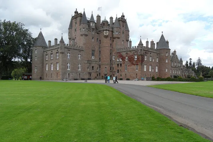 Uncover Edinburgh's Secrets: A Personalized Walking Adventure
