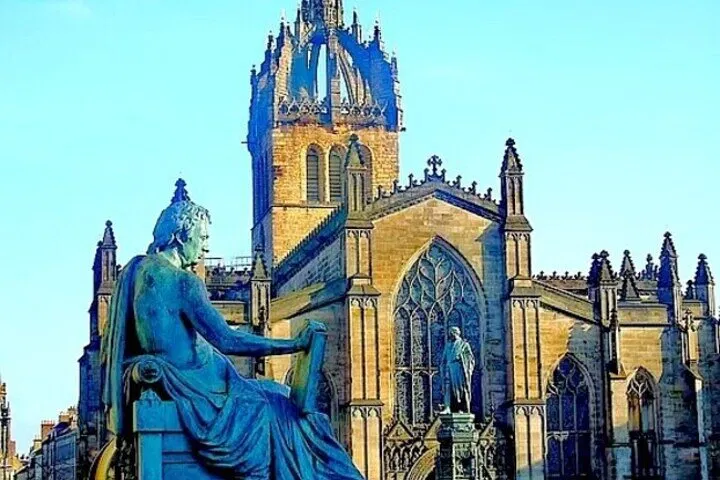 Uncover Edinburgh's Secrets: A Historic Old Town Walking Adventure
