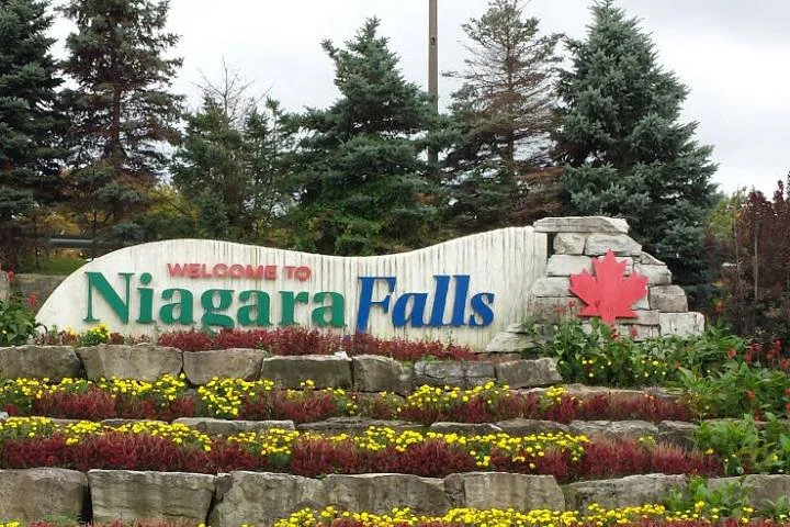 Luxury Ride: Private Toronto to Niagara Falls Transfer