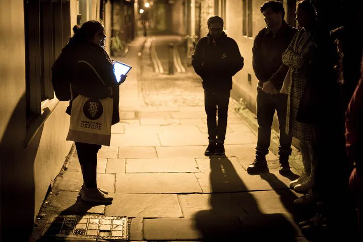 Uncomfortable Oxford's Haunted Tour: Unearth Oxford's Dark Secrets!