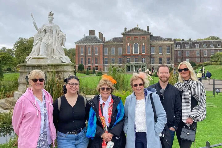 Royal Treatment: VIP Kensington Palace Tour & Tea Experience
