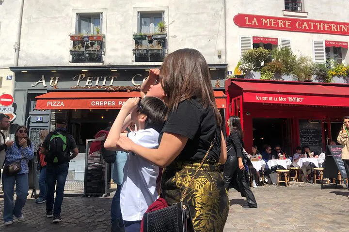 Uncover Montmartre's Secrets: A Detective Treasure Hunt Adventure!