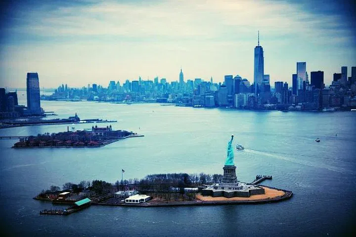 Majestic Views: 1-Hour NYC Skyline Cruise Adventure!