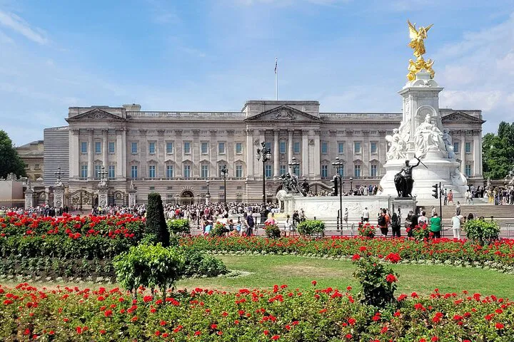 Royal London: Palace, Mews & Guard Skip-the-Line