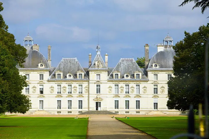 Loire Valley Fairytale: Design Your Dream Castle Day Trip from Paris
