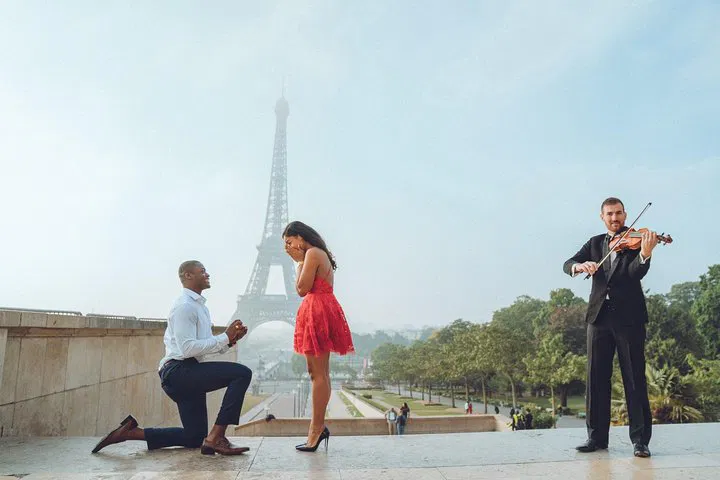Capture Your Parisian Love Story: Proposal Photography