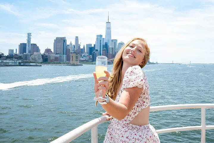 NYC Bottomless Brunch Cruise: Iconic Views & Gourmet Delights