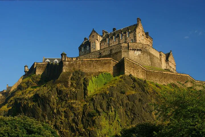 Discover Edinburgh's Charm: A Personalized 4-Hour Walking Tour