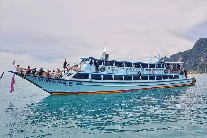 Seamless Andaman Sea Crossing: Koh Phi Phi to Koh Lanta Ferry