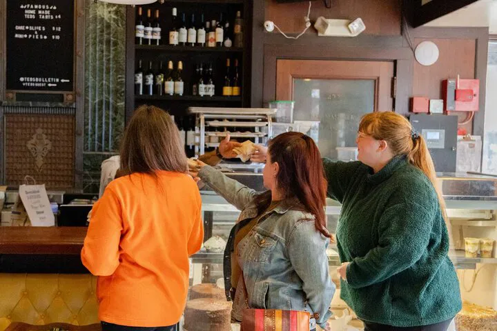 Eastern Market Food Tour: 5 Stops + Dessert!