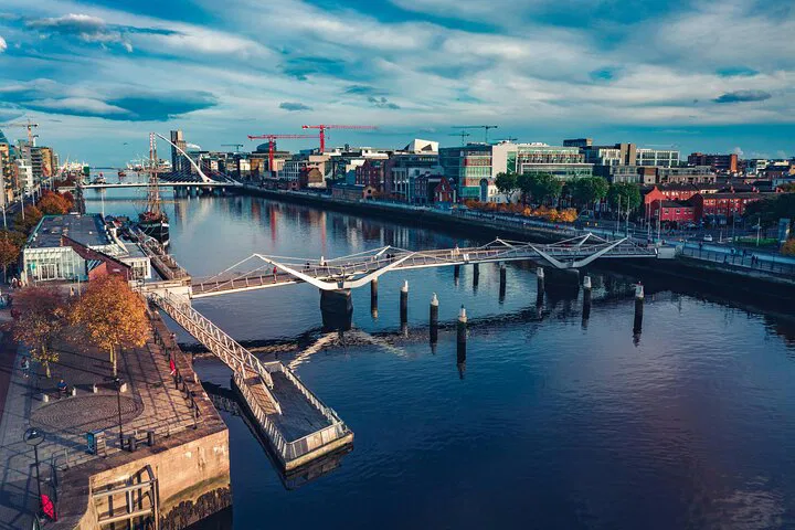Discover Dublin's Charm: A Historical Walking Tour