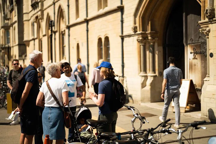 Discover Oxford's Charm: Alumni-Led Walking & Punting Adventure