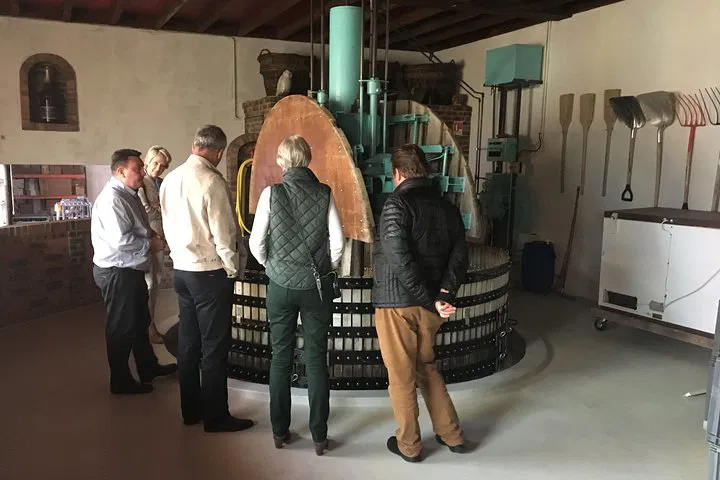 Unforgettable Champagne Adventure: Bespoke Tours & Exclusive Tastings