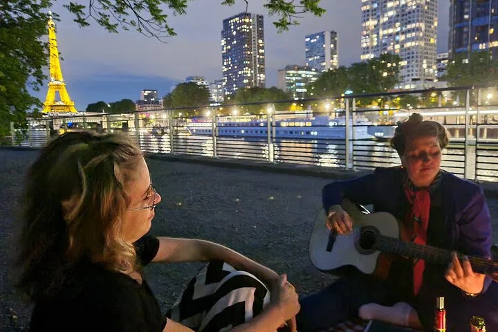 Eiffel Tower Sunset Picnic: Parisian Charm & Melodies