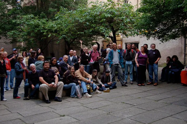 Edinburgh's Hilarious Literary Pub Crawl: A Dramatized Tour!