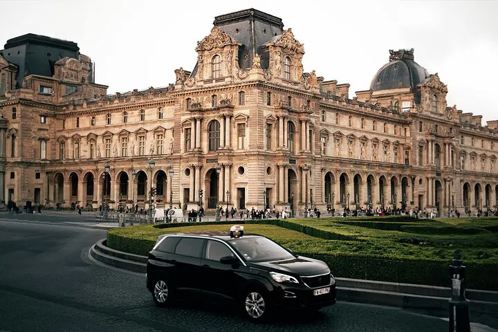 Louvre Tour: Private Guide & Hotel Pickup
