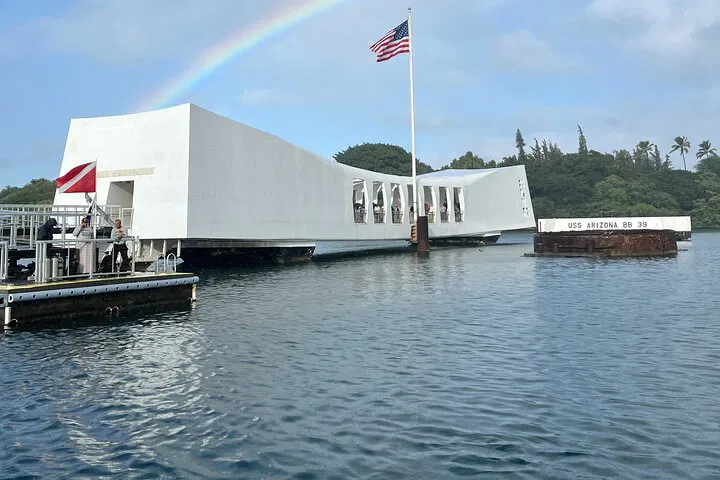 Luxury Pearl Harbor & Honolulu Limousine Tour: A Royal Historical Journey