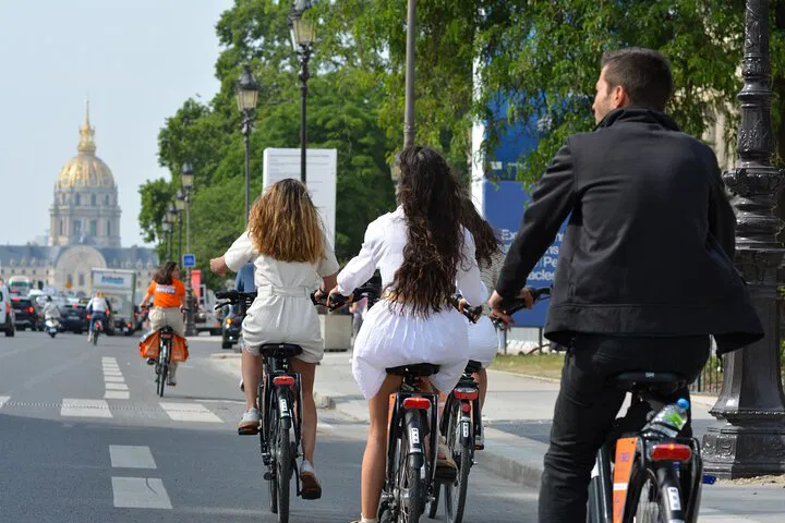 Parisian Dutch Bike Adventure: Pedal Through the City of Lights!